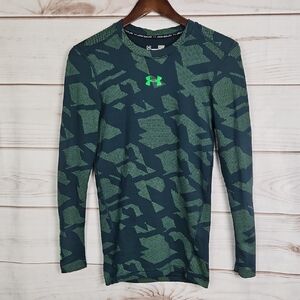 Under Armour Men's Long Sleeve in Green and Black Camo - Small